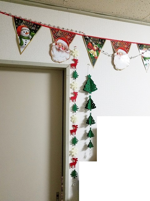 クリスマスの飾り付け 100均で部屋の壁が可愛くなる6つのアイテム