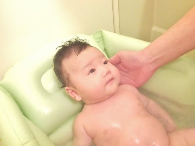 赤ちゃんの脱衣所が寒いときとお風呂の寒さ対策！楽に入浴させられる方法